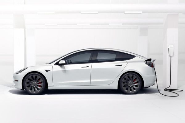 「充電過度會爆炸」 Tesla Model 3車主收到無語紙條留言