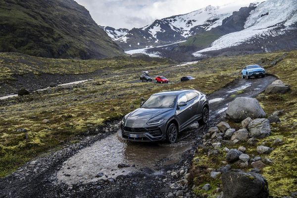 Lamborghini帶著客戶開Urus進行為期一個月的冰島之旅！